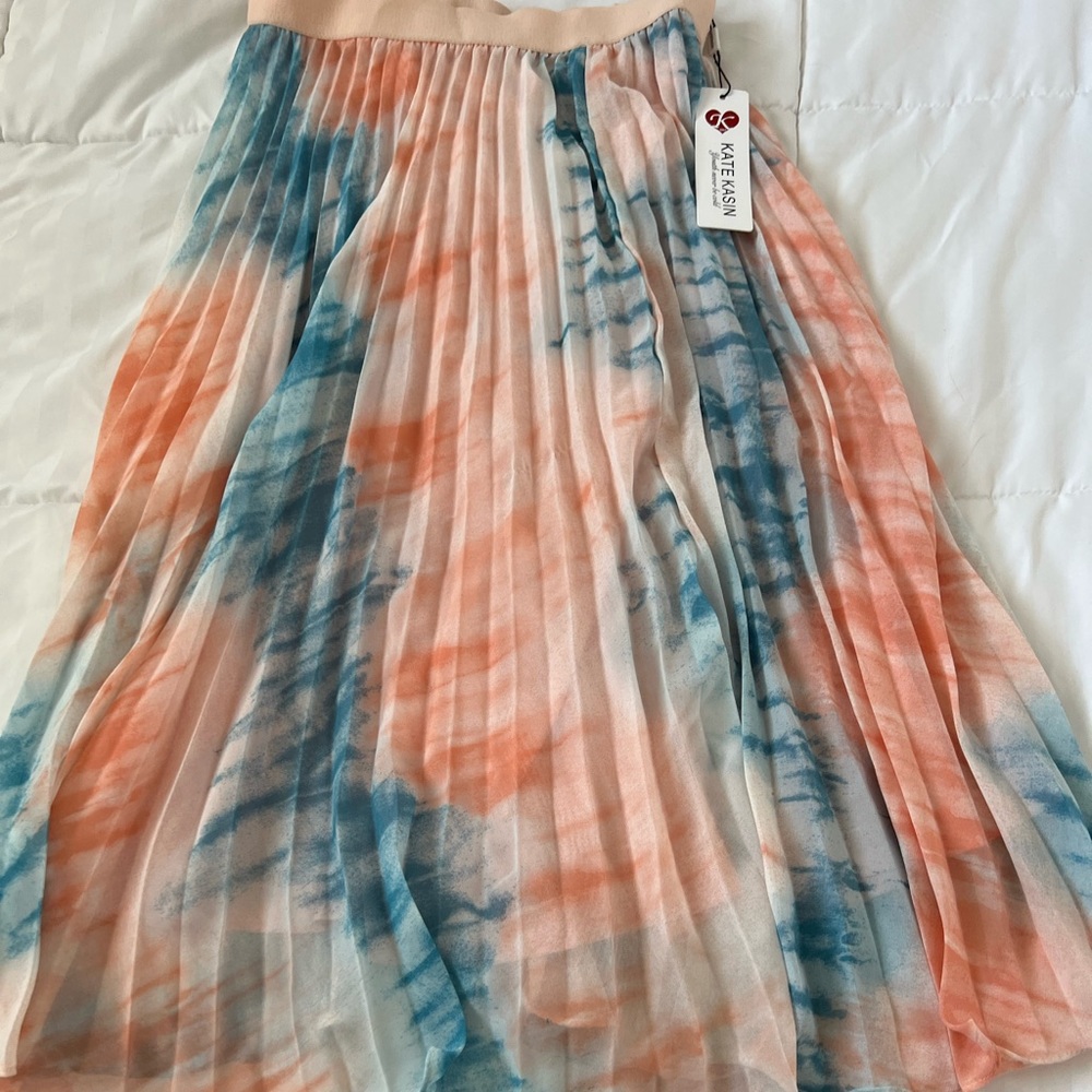 Brand new pleated skirt. Size S.